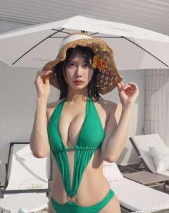 相原美咲、ムチムチGカップが食い込む緑の水着姿に絶賛の声｢すごく似合ってる!｣｢べっぴんさん｣