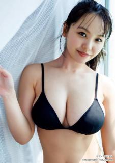 本郷柚巴、美バスト弾ける黒ビキニ姿 大人な雰囲気で撮影のイメージ画像