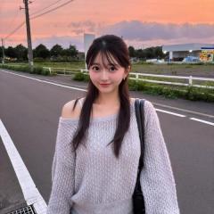 「今日好き」谷心愛、膝上ミニスカから美脚披露「可愛い」「透明感すごい」の声