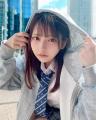 十味、胸元ざっくりワンピで美バスト..