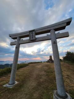 天空の鳥居のイメージ画像