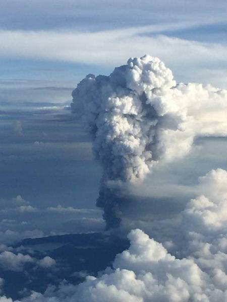 ﾊﾞﾇｱﾂ火山島 最大の有毒ｶﾞｽ放出「過去3年間で世界一多い」
