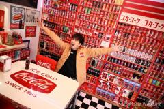 木村昴16年に渡る“コーラ愛”！30thメモリアルブックで自作コカ・コーラ部屋＆激レアアイテム紹介
