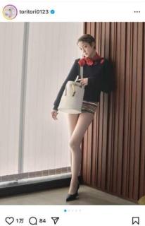 “まるでお人形さん”PRADAのアイテムを身につけた抜群の容姿とスタイルにファン大絶賛｢美し過ぎる!!｣