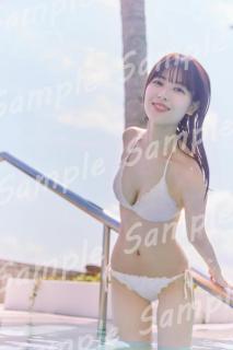 乃木坂46岩本蓮加、ピュアホワイトのビキニ姿で開放的なムード ポストカード第4弾解禁【いたずらな風】