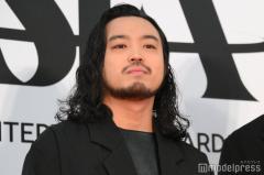 Creepy Nuts・R-指定の妻・江藤菜摘「父と息子」2ショット公開「素敵」「Rさんの抱っこ姿尊い」の声