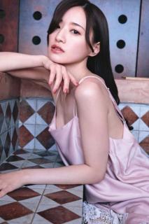 中田花奈、キャミ姿で艶っぽい表情 2nd写真集表紙解禁【掻き立てる】のイメージ画像