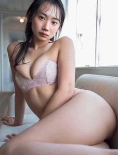 「表情、ポーズ完璧」相沢菜々子、9頭身美ボディのたわわバスト溢れ出す…ランジェリー姿でファンを魅了のイメージ画像