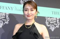 矢田亜希子“大好きな人”とのディナー報告 ノースリーブショットに「美しい」の声