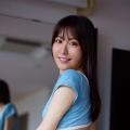 “清楚系グラドル”小森あきほ、甘い..
