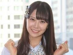 NMB48白間美瑠、集合写真でパンチラ