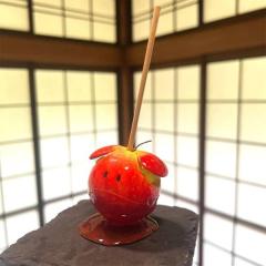 「味が想像できる作品」本物そっくりすぎる「りんご飴ハロ」にびっくり