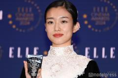 河合優実、“今年最も輝いた女優”に「ずっと走ってた」怒涛の1年回顧【ELLE CINEMA AWARDS 2024】