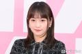 川栄李奈、ミニワンピ×ハイソックスで美脚スラリ「スタイル良すぎ」「美女オーラすごい」と反響
