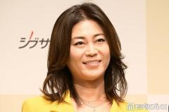 氷川きよし、美脚チラリのステージショット公開「かっこいいとセクシーのハイブリッド」「さすがの着こなし」と反響