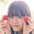 乃木坂46岩本蓮加、両手に苺…大きな..