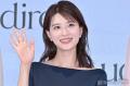 日テレ郡司恭子アナ、美脚際立つミニ..