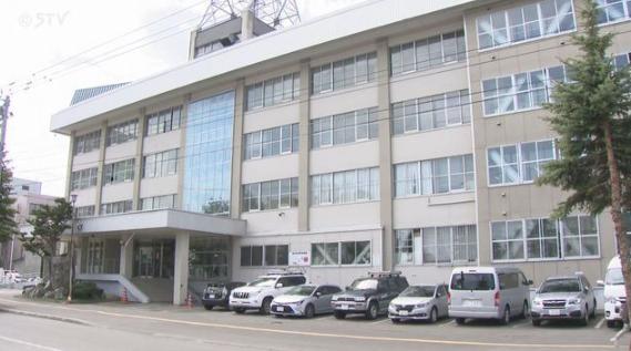 暑さと仕事のイライラで家まで我慢できず…コンビニ駐車場で飲酒後運転した男逮捕 北海道旭川市
