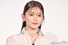 久間田琳加、スラリ美脚際立つ“りんか丈”衣装姿公開「憧れのスタイル」「可愛すぎる」と反響