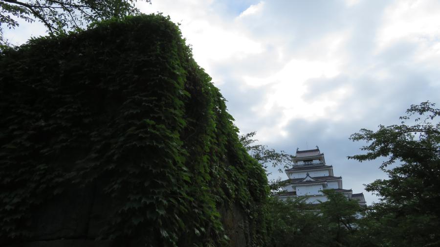 そびえる天守のイメージ画像
