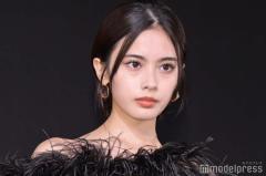 安斉星来、美肩＆美脚際立つミニドレス姿「脚綺麗すぎる」「色っぽい」の声