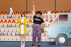 今週末から！ ペニイ商会のトラックが全国を周遊する「ガチャ日本上陸60周年ツアー」のスタートを“ハリウッドエナコシショウ”が宣言