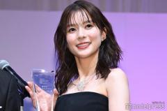 芳根京子「めおと日和」撮影時に受賞知る 美背中輝く黒ドレス姿で登場【第36回 日本ジュエリーベストドレッサー賞】