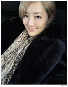 がん闘病中の女優・希良梨、坊主姿公開「抗がん剤の副作用で、髪の毛が抜け落ちてきました」