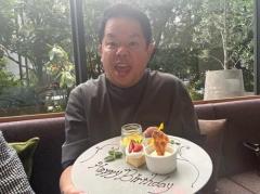 ダイアン津田、48歳BDランチを自ら予約＆変顔ショットのイメージ画像