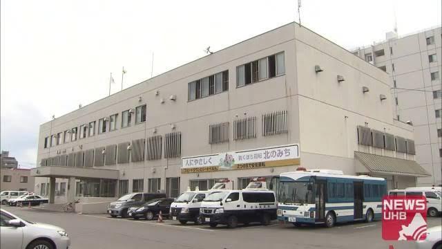 自宅で40代妻にチョークスリーパー？50歳夫が腕で首を絞める→「父が母の首を絞めている」子どもが通報…妻の首には擦り傷→夫は現行犯逮捕〈北海道石狩市〉