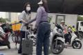 【事件】歩道でバス待ちの女性に暴言違法営業の茶販売者に批判殺到