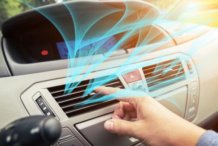 夏の暑い車内の空気をすぐさま快適にする方法