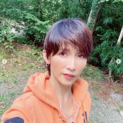 工藤静香 突然のショートヘアに騒然 どんな髪型でも ヘルメットみたい 芸能ニュース掲示板 ローカルクチコミ爆サイ Com南関東版