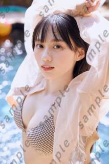 乃木坂46川崎桜、色気あふれる接近ビキニショット 1st写真集封入ポストカード第5弾公開【エチュード】のイメージ画像