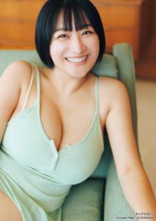 榎原依那、豊満バストにうっとり キュートな笑顔はじける
