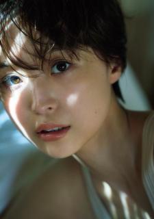 渡邊渚、水着姿で素肌輝く「週プレ」表紙登場