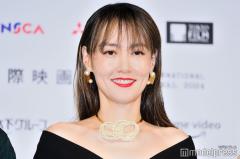 菊地凛子、美デコルテ輝くブラックドレス姿「第37回東京国際映画祭」ナビゲーター就任のイメージ画像