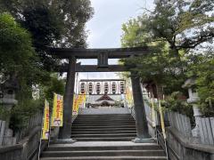 風治八幡宮の鳥居と参道のイメージ画像