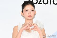 IVEレイ、雰囲気一変のカーリーヘア話題「お人形さんみたい」「何でも似合う」