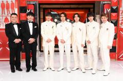 キンプリ、白タキシード姿が最強ビジュ！「キンプる」劇団ひとり&山崎弘也と並ぶ5人をずっと見ていたい