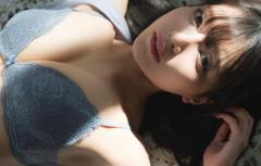 インスタグラビアの女王・似鳥沙也加、癒しの笑顔と大きな膨らみにファン歓喜「いいアングル」「いつも癒しをありがとう」