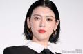 三吉彩花、ロングヘア復活で雰囲気ガ..