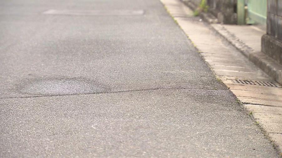 【速報】路上で寝ていたところ車にはねられたか…44歳男性が頭から血を流し倒れ死亡 車は逃走中 ひき逃げ事件で捜査 大阪・東大阪市