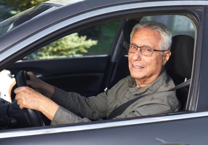 高齢ドライバーが減らない理由とオヤジ世代の任務
