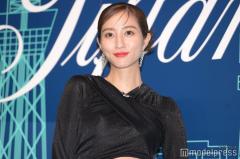 堀田茜、ショーパンから美脚披露 フェスコーデに反響「圧巻スタイル」「かっこいい」