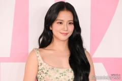 BLACKPINKジス、ミニ丈から圧巻美脚披露「異次元スタイル」「ゴージャス」の声