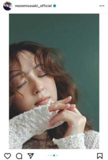 佐々木希「iNtimité」春の新作ワンピースを紹介「お人形さんみたい」「アンニュイな感じが可愛い」