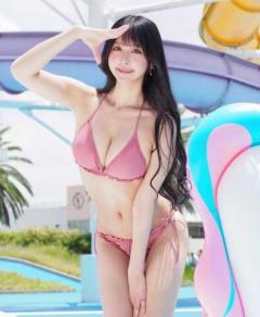 真島なおみ、“9頭身美ボディ”ピンクのビキニ姿公開に「魅力的」「ドキドキ」のイメージ画像