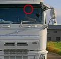 【目撃】大型トラックがゴミを歩道に..