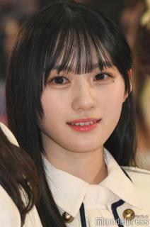 乃木坂46川崎桜、素肌際立つノースリーブ衣装姿 新曲「Same numbers」オフショットに視線集中